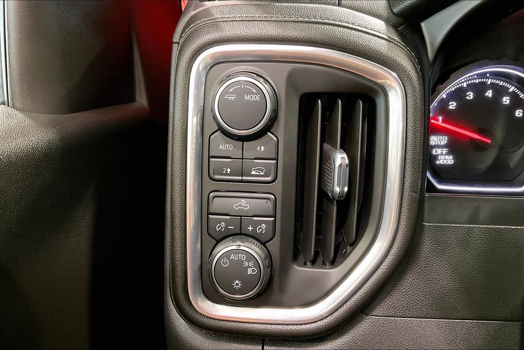 Used 2021 Chevrolet Silverado 1500 LT AWD/4WD image 16