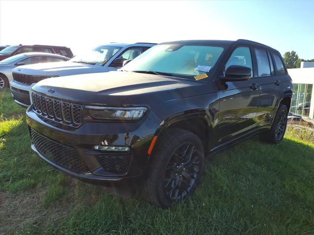 Used 2024 Jeep Grand Cherokee Summit w/ High Altitude Package AWD/4WD image 12