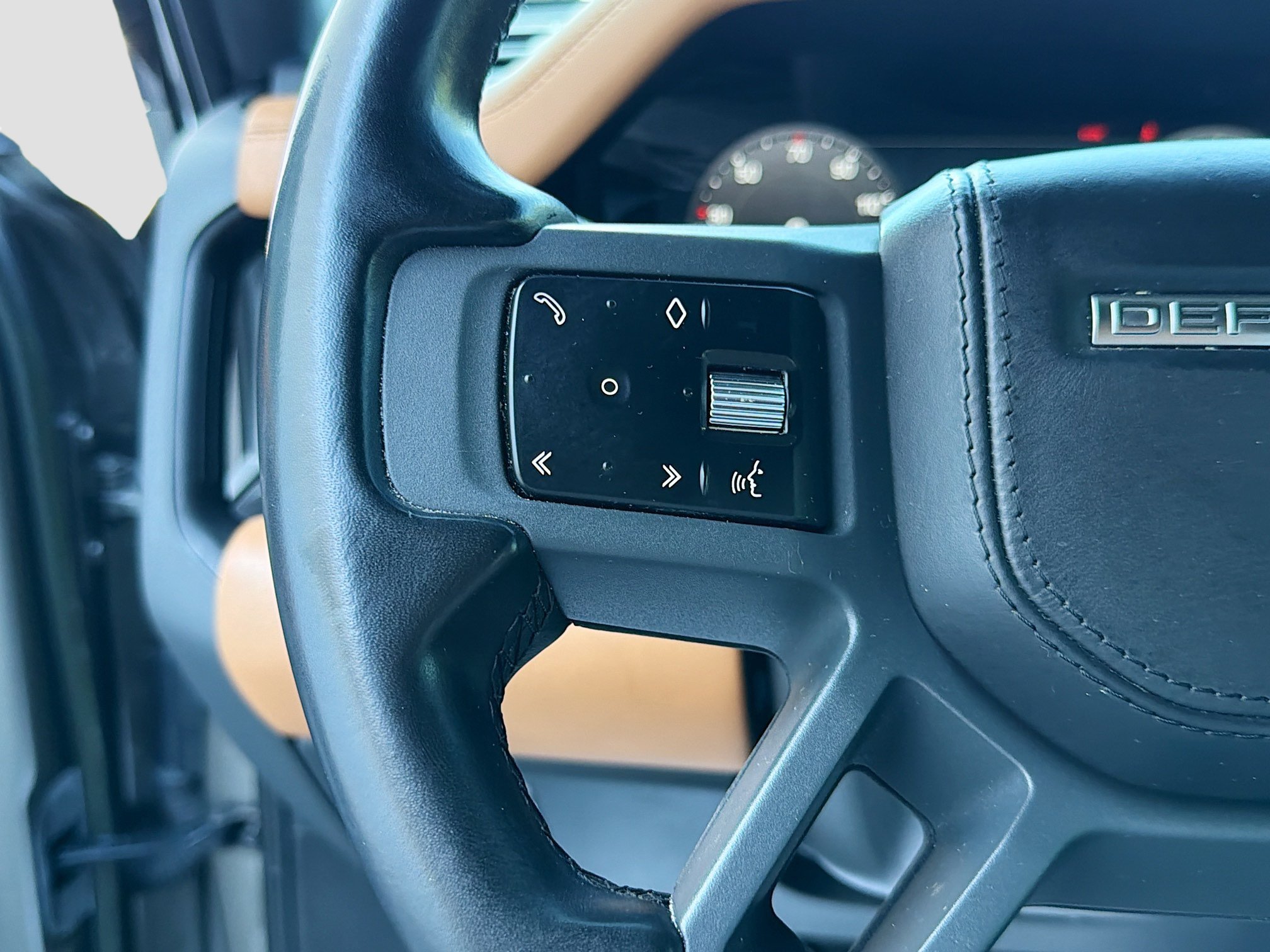 Used 2023 Land Rover Defender 130 X AWD/4WD image 37