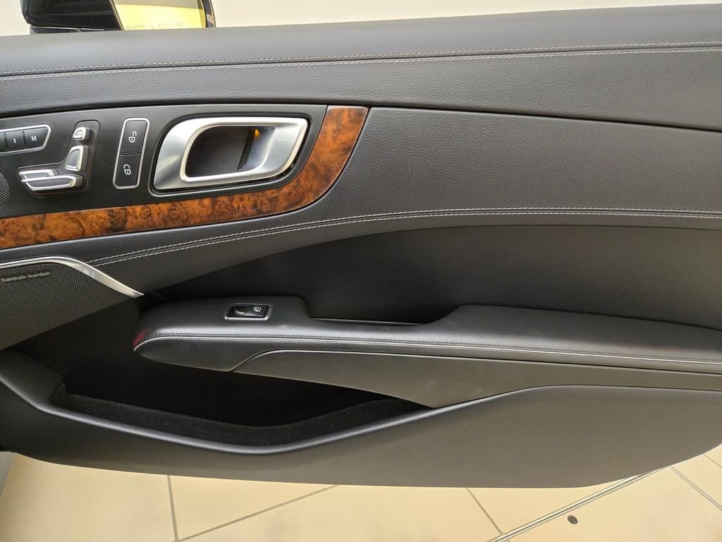 Used 2014 Mercedes-Benz SL 550 image 25
