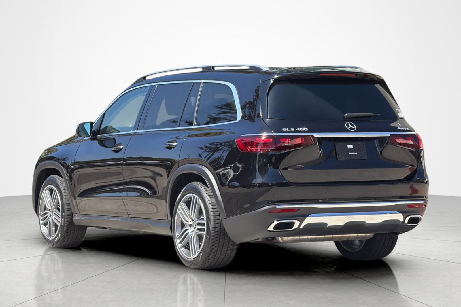 Used 2026 Mercedes-Benz GLS 450 4MATIC image 3