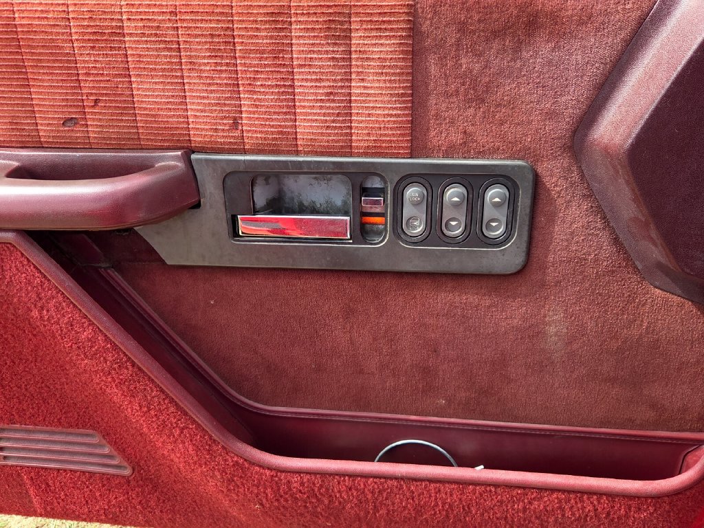 Used 1992 Chevrolet Silverado 1500 2WD Regular Cab image 37
