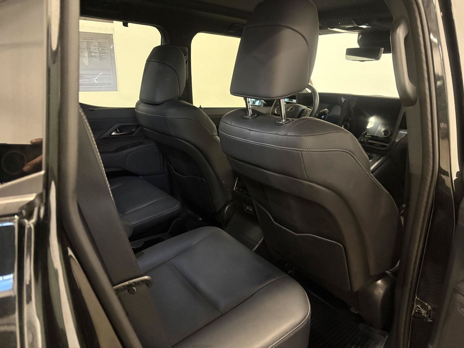 Used 2025 Lexus GX 550 w/ Accessory Package (2T) AWD/4WD image 37