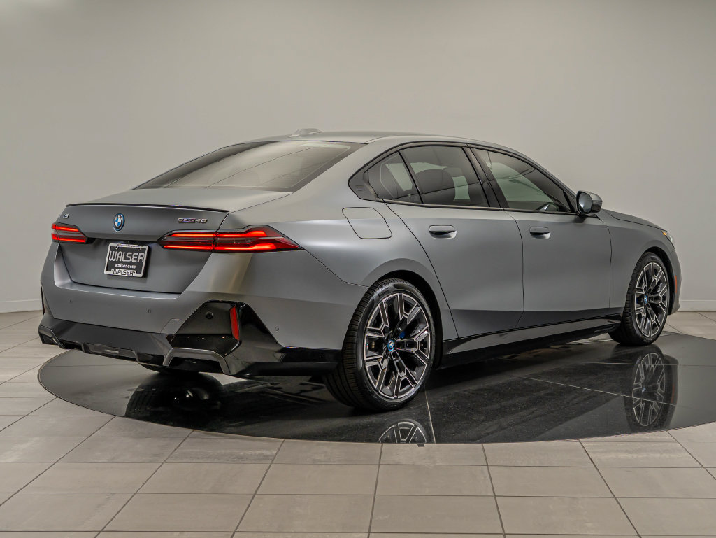 Used 2024 BMW i5 eDrive40i w/ M Sport Package RWD image 10