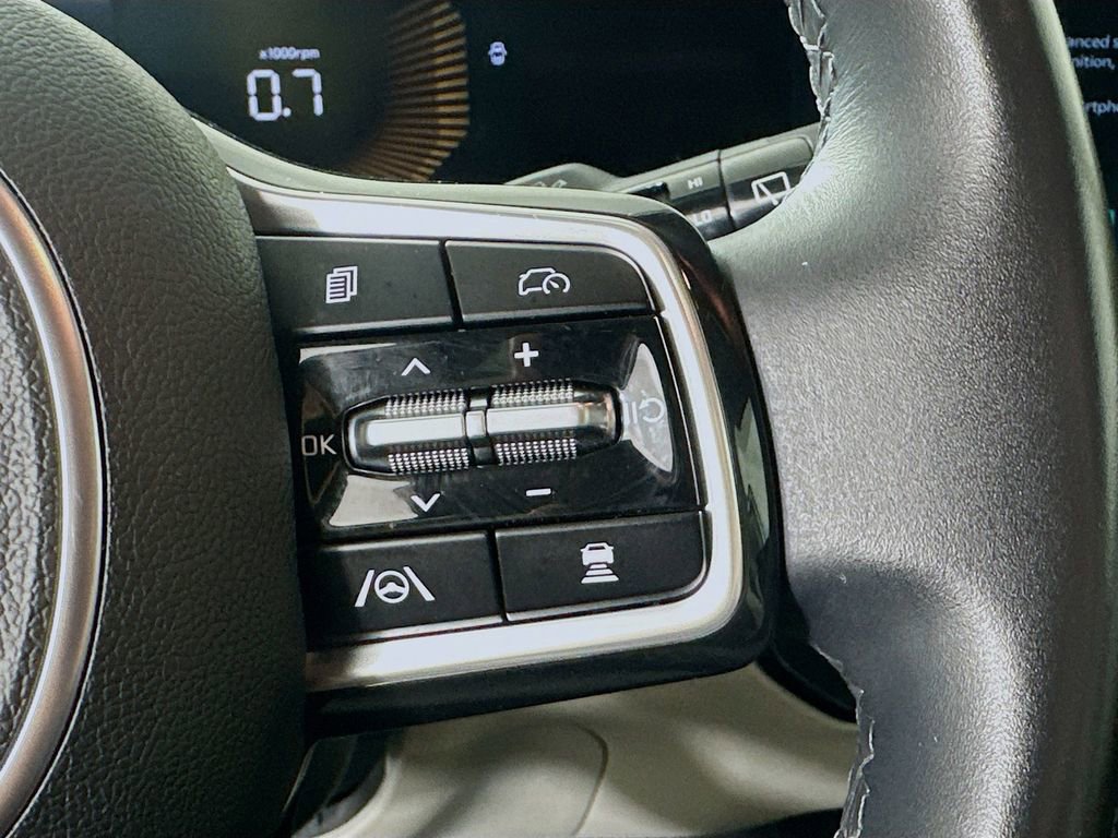 Certified 2025 Kia Sorento S image 11