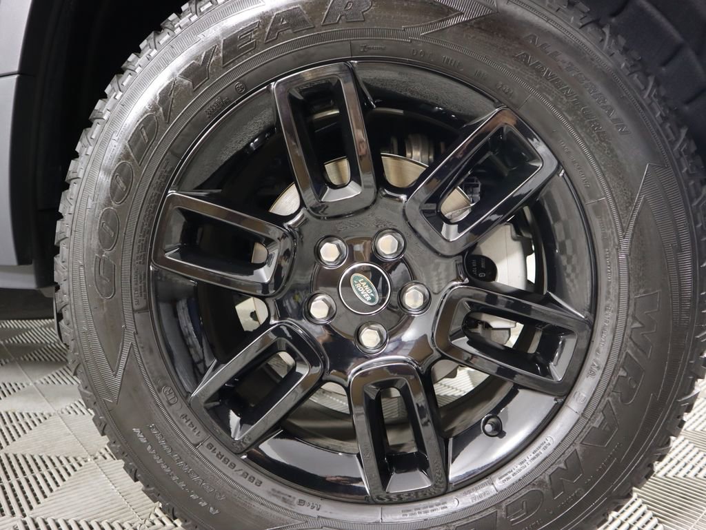 Used 2025 Land Rover Defender 110 S image 31