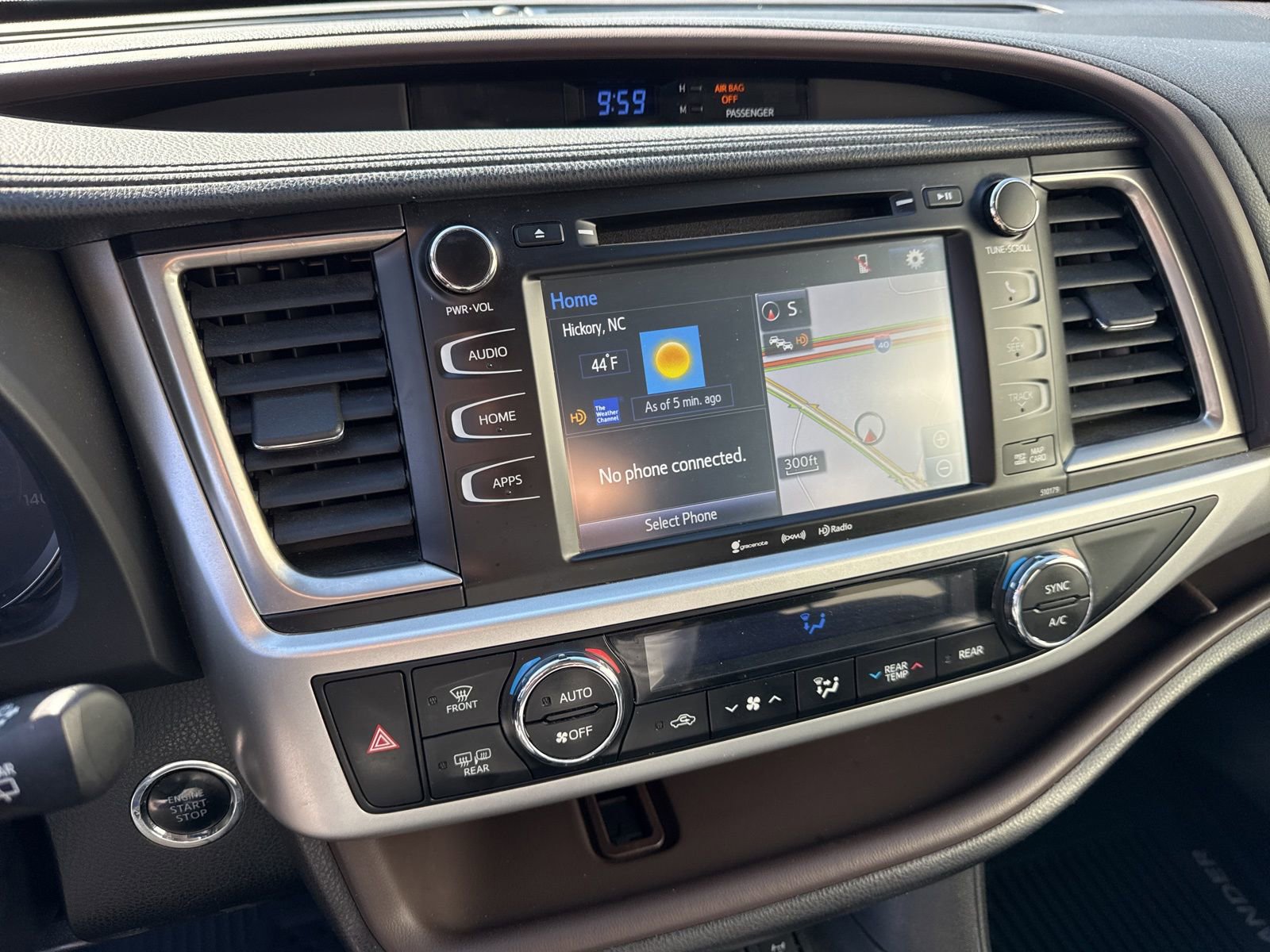 Used 2017 Toyota Highlander XLE image 24