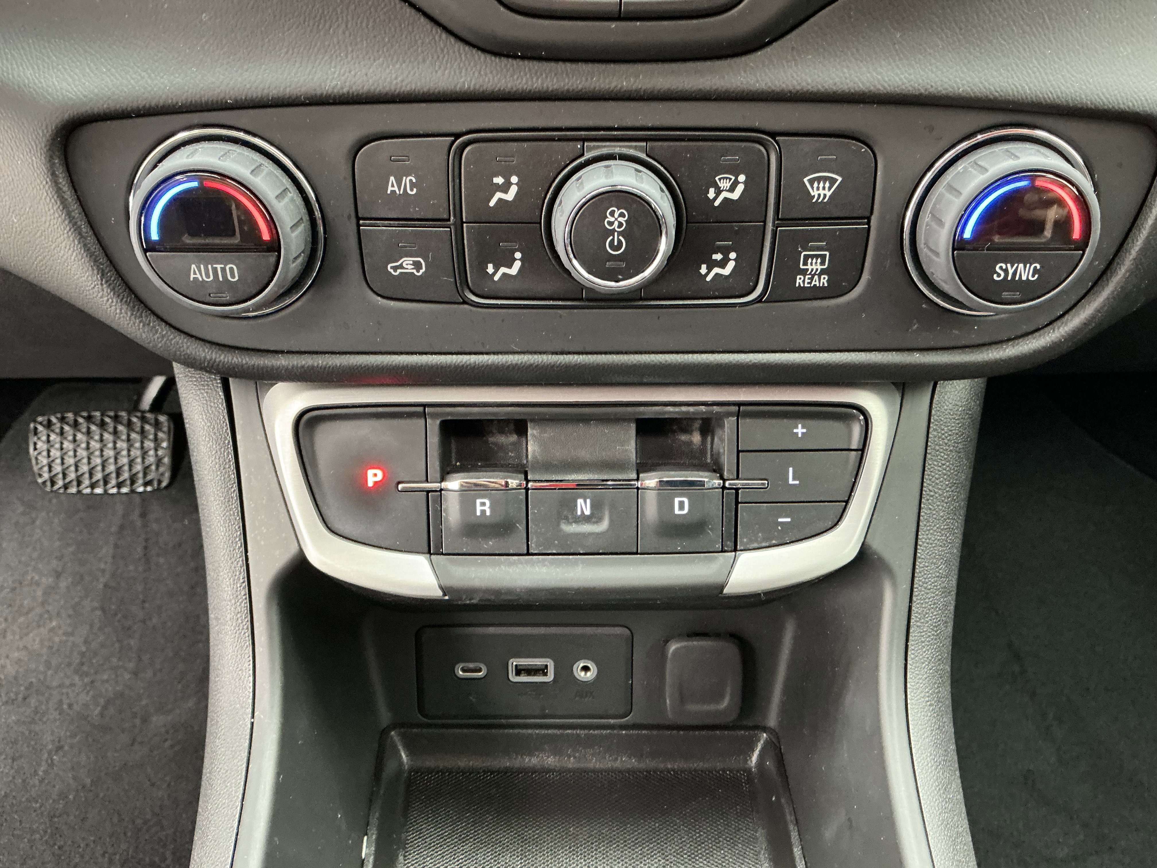 Used 2022 GMC Terrain SLE w/ Driver Convenience Package image 12