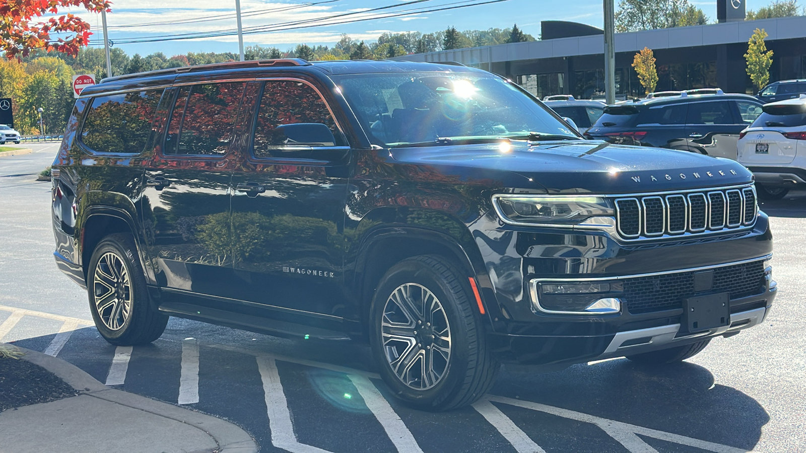 Used 2023 Jeep Wagoneer L Series II image 2