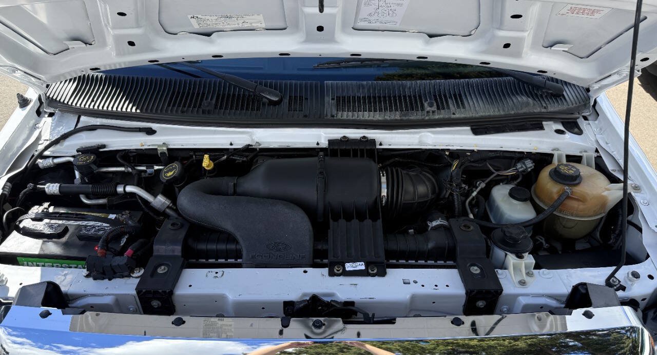 Used 2016 Ford E-450 and Econoline 450 Super Duty w/ Shuttle Bus Prep Package RWD image 37