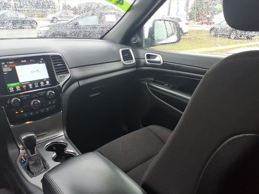 Used 2022 Jeep Grand Cherokee Laredo E AWD/4WD image 13