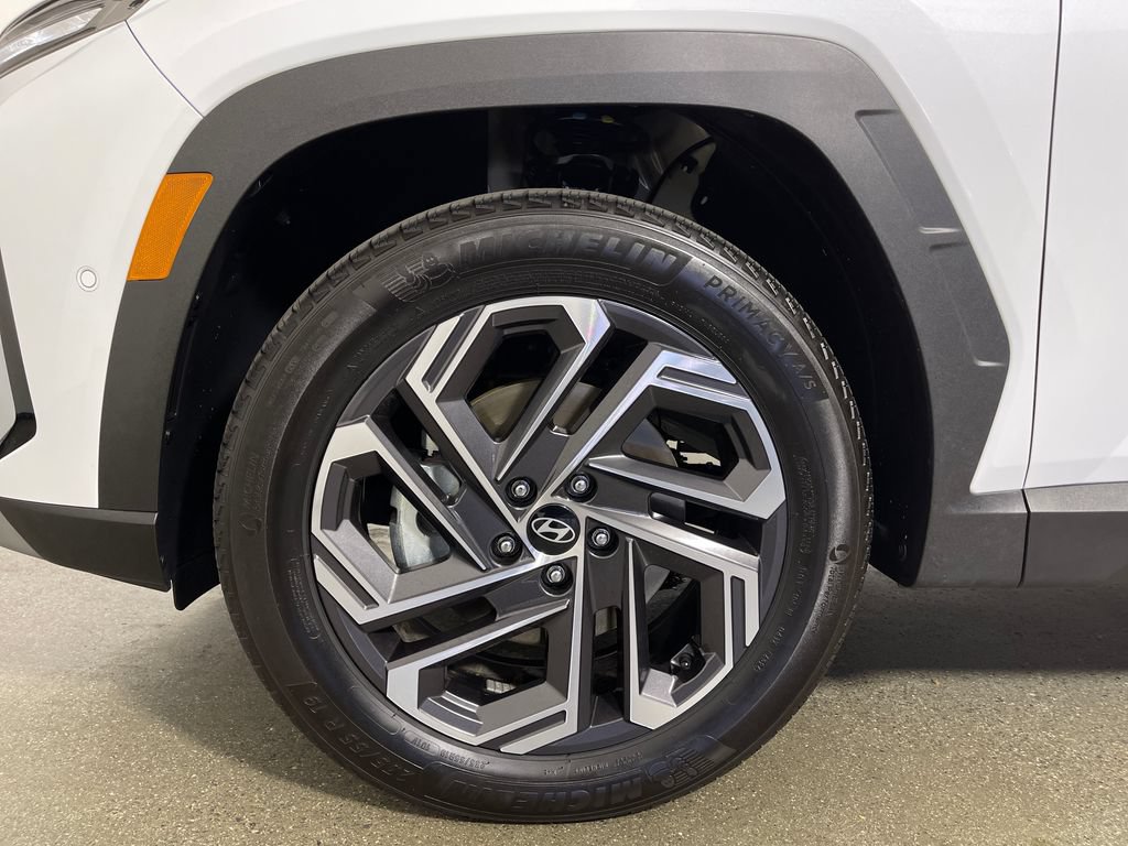 Certified 2025 Hyundai Tucson Limited AWD/4WD image 11