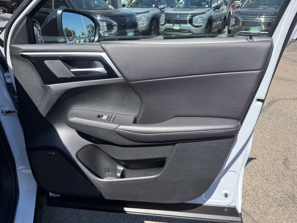 New 2026 Mitsubishi Outlander LE FWD image 18