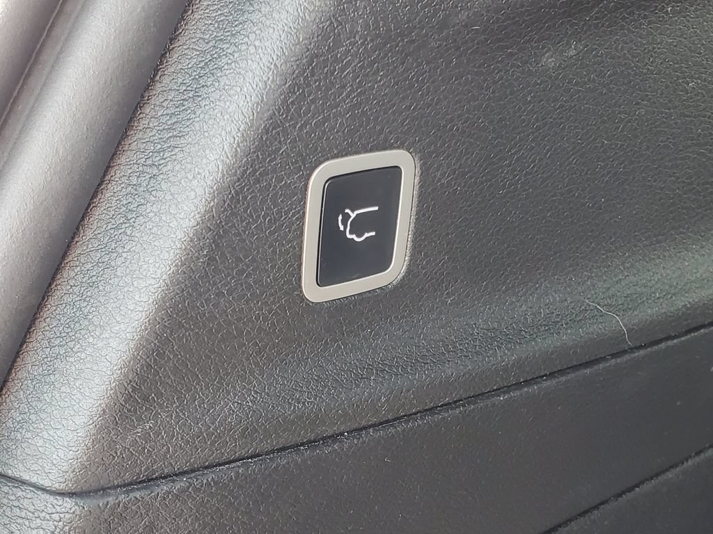 Used 2025 Chrysler Pacifica Limited FWD image 29
