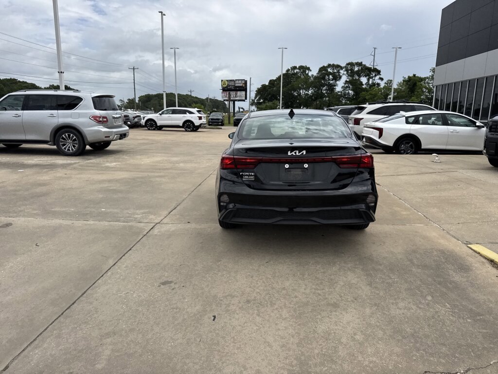 Certified 2024 Kia Forte LXS FWD image 17