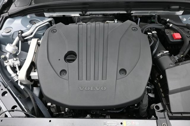 Used 2023 Volvo S60 B5 Plus FWD image 32