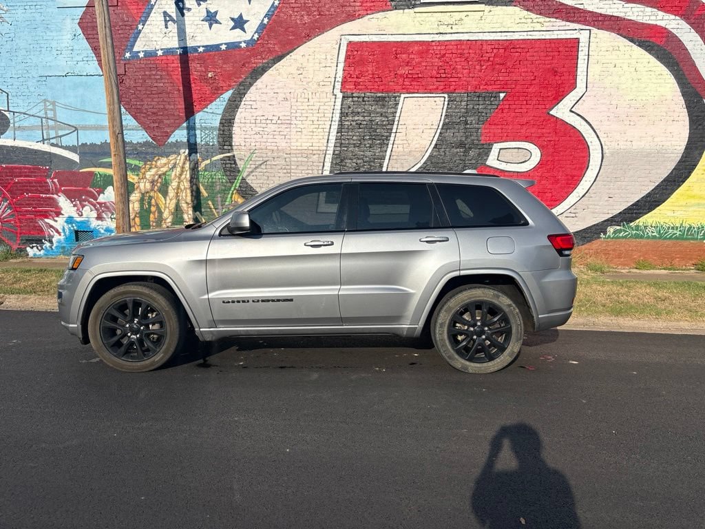 Used 2021 Jeep Grand Cherokee Laredo X RWD image 3