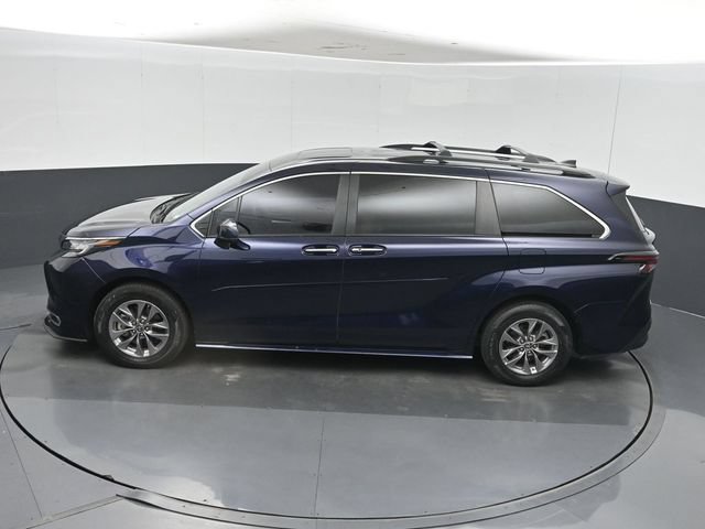 Used 2023 Toyota Sienna XLE FWD image 46