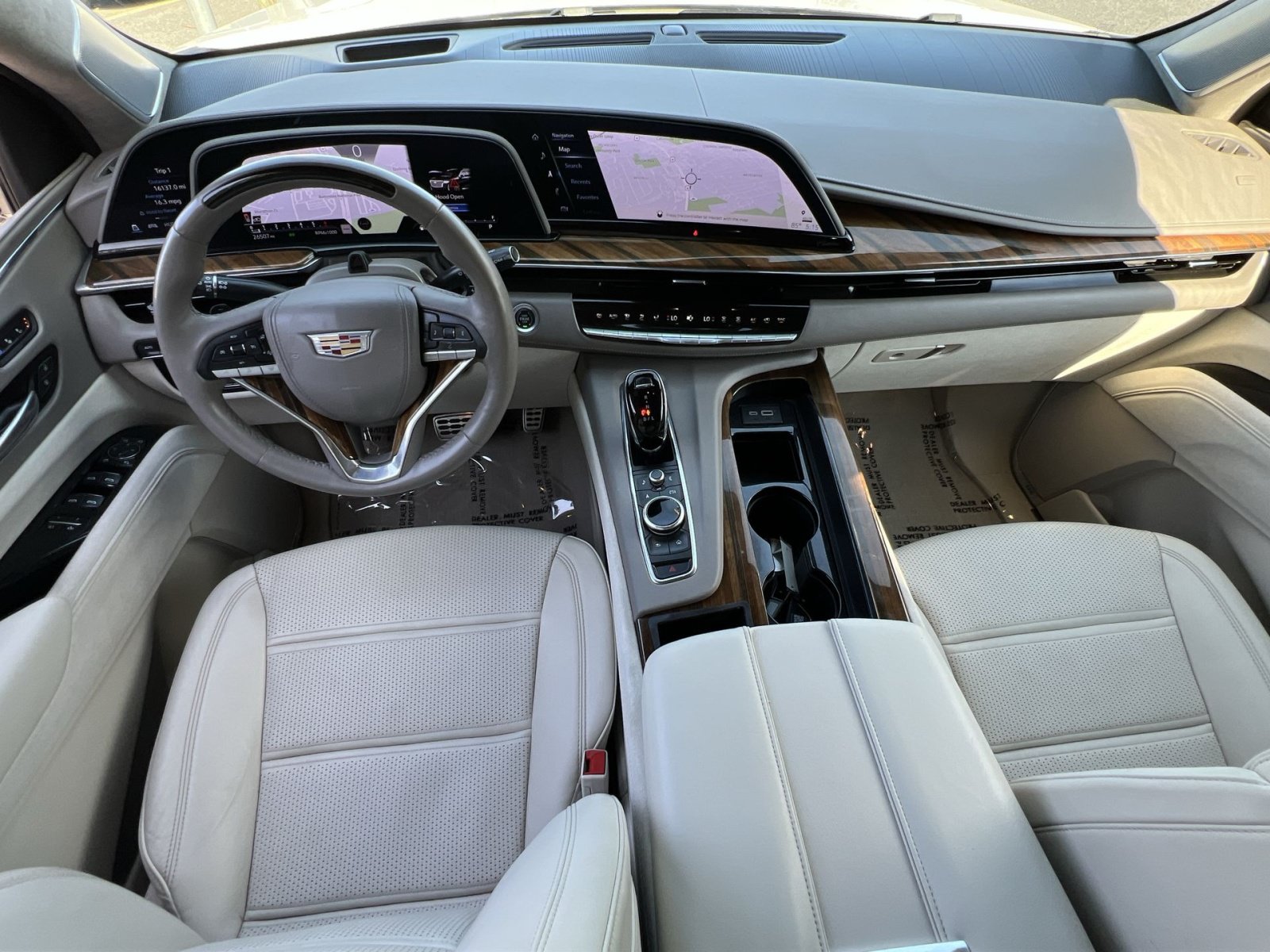 Used 2024 Cadillac Escalade Sport Platinum w/ LPO, Floor Liner Package AWD/4WD image 27