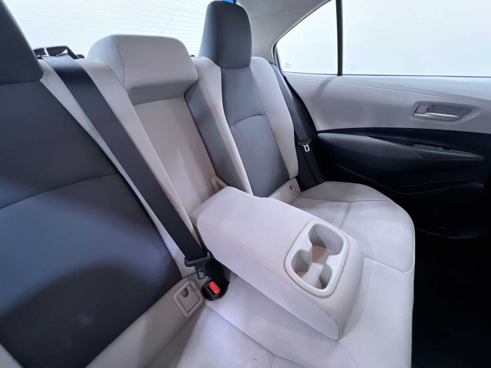 Used 2022 Toyota Corolla LE FWD image 38