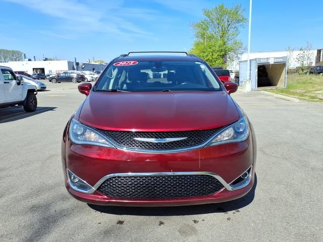 Used 2018 Chrysler Pacifica Touring-L FWD image 2