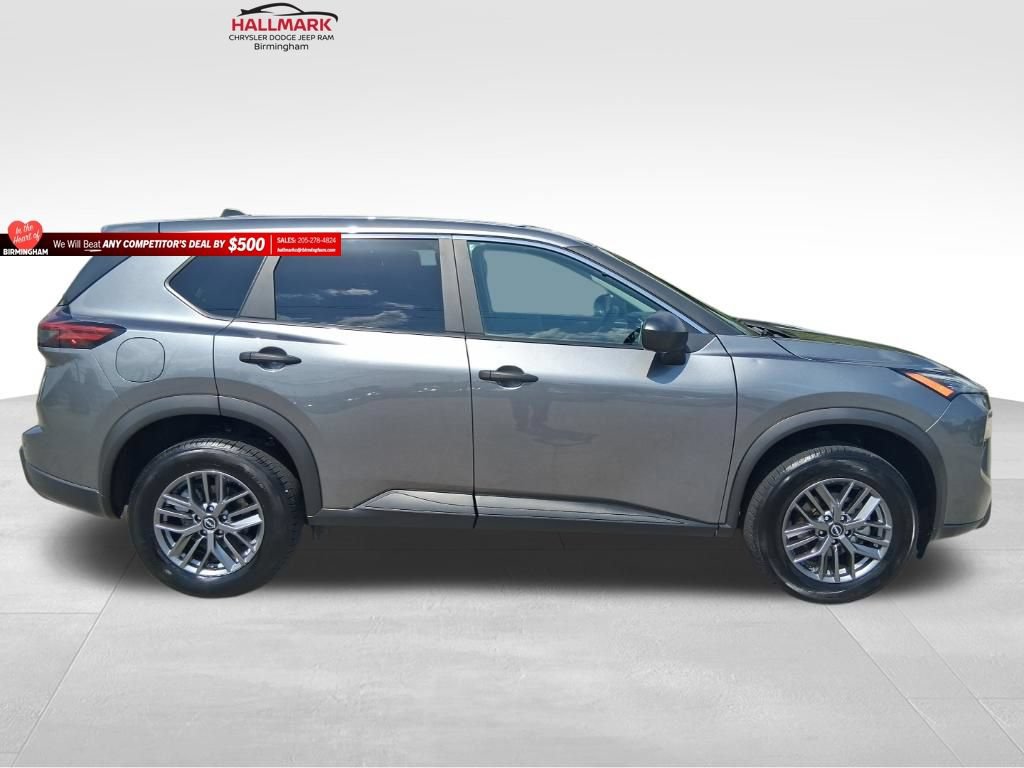 Used 2024 Nissan Rogue S AWD/4WD image 2
