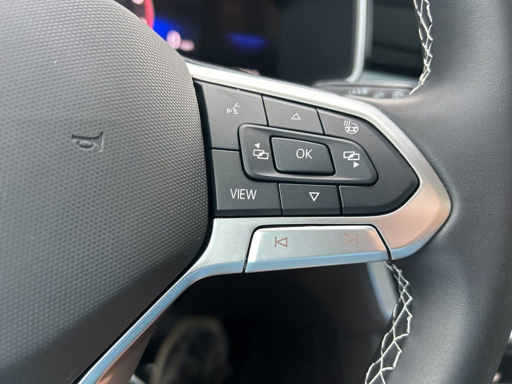 Certified 2025 Volkswagen Taos SE w/ Panoramic Sunroof Package image 28