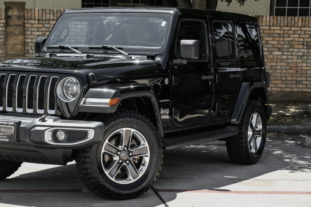 Used 2022 Jeep Wrangler Unlimited Sahara w/ LED Lighting Group AWD/4WD image 14