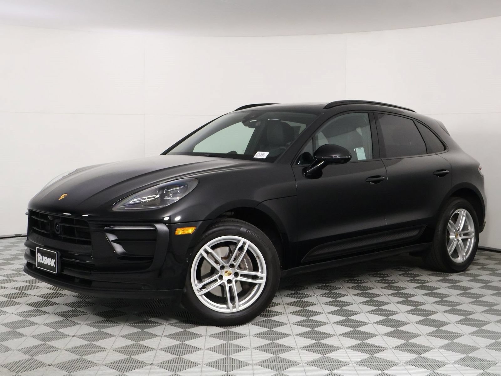 Certified 2023 Porsche Macan AWD/4WD image 35