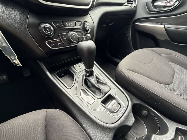 Used 2020 Jeep Cherokee Latitude FWD image 19