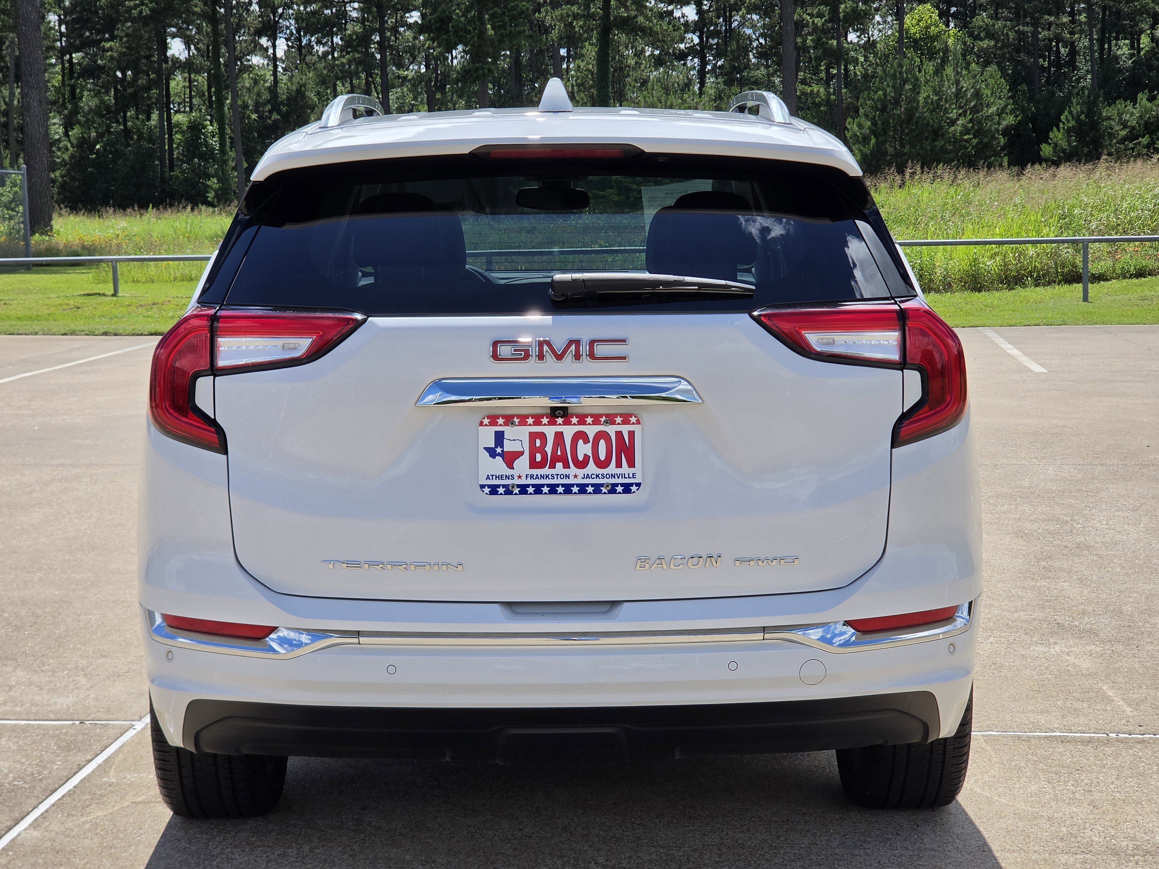 Used 2022 GMC Terrain Denali w/ Denali Premium Package AWD/4WD image 5