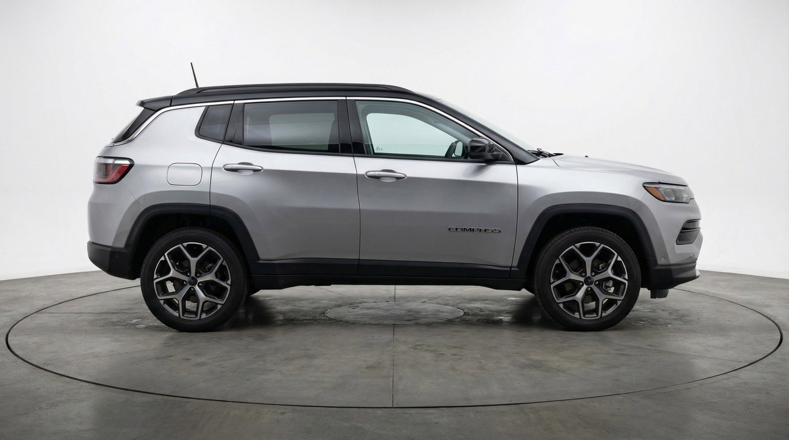 Used 2025 Jeep Compass Limited image 11