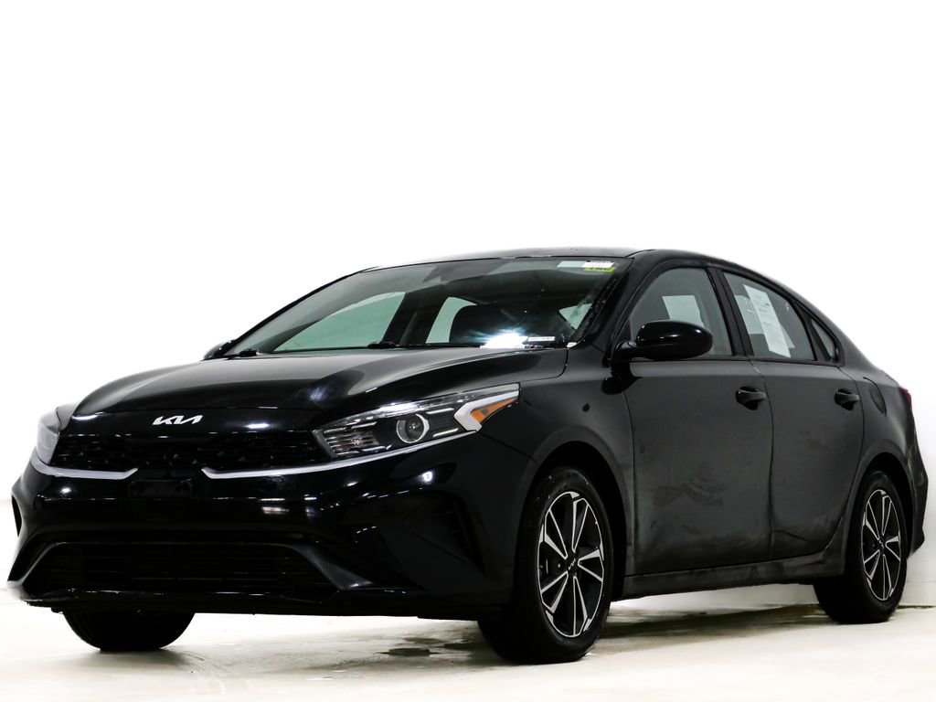 Used 2023 Kia Forte LXS image 3