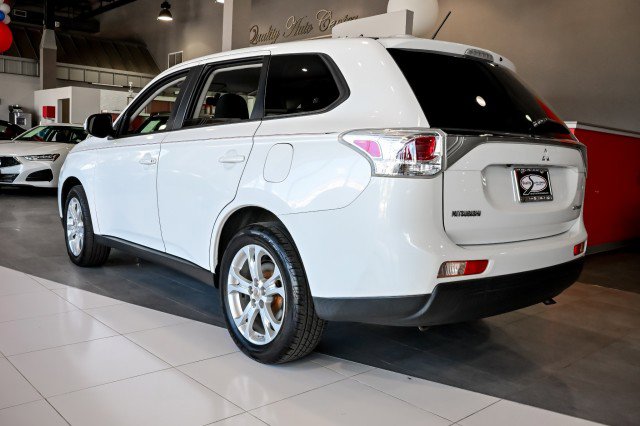 Used 2014 Mitsubishi Outlander SE AWD/4WD image 7