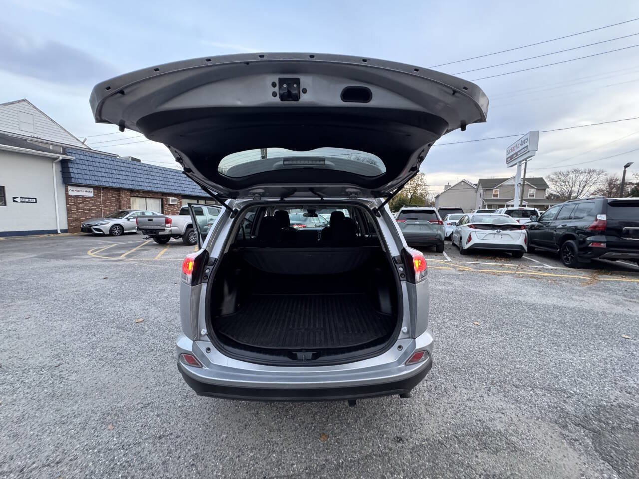 Used 2018 Toyota RAV4 LE w/ All Weather Liner Package image 51