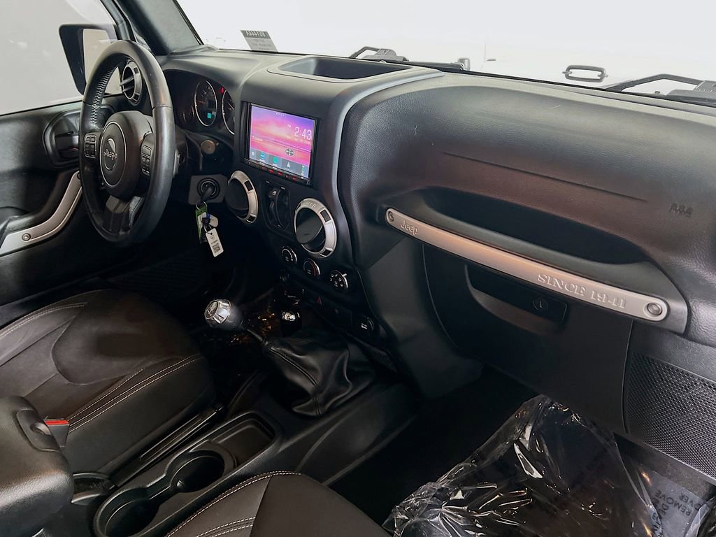 Used 2017 Jeep Wrangler Unlimited Sahara w/ Max Tow Package image 26