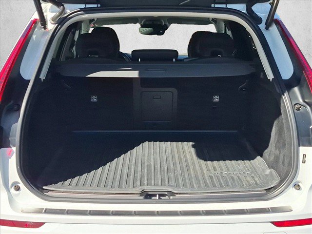 Used 2021 Volvo XC60 T5 Momentum w/ Premium Package FWD image 6