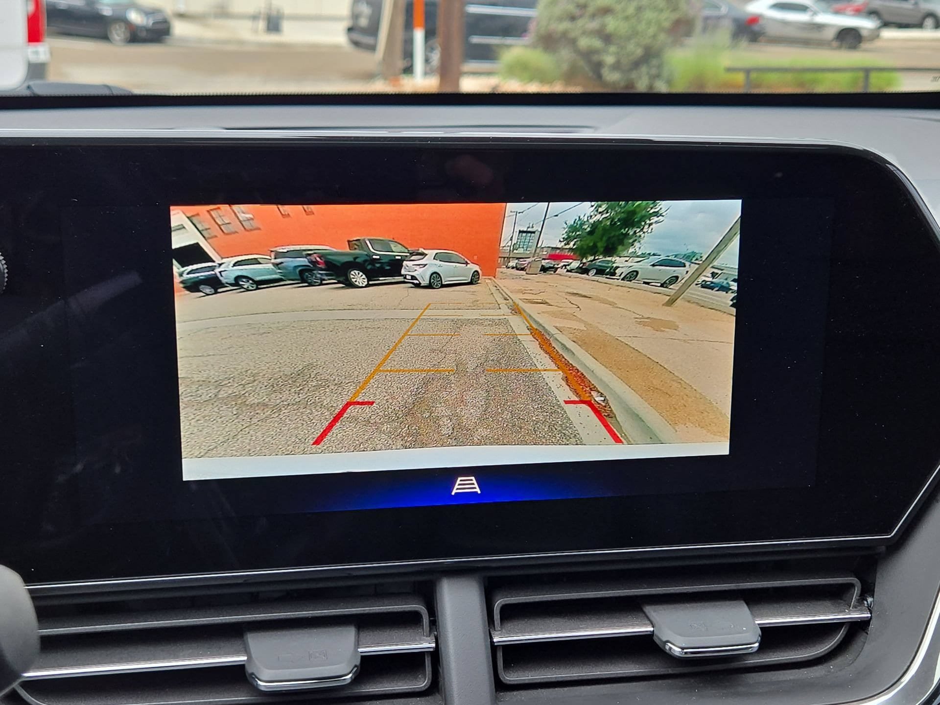 Used 2025 Chevrolet Trax RS w/ Sunroof Package FWD image 18