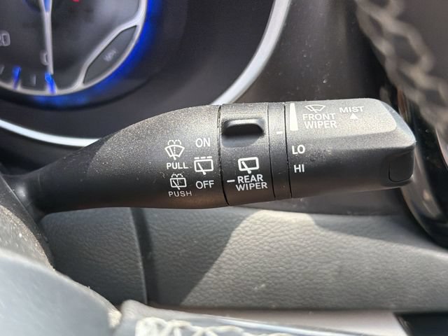 Used 2023 Chrysler Pacifica Touring-L FWD image 27