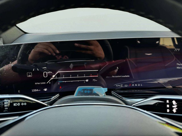 Used 2025 Cadillac Escalade ESV Sport w/ Touring Package image 21