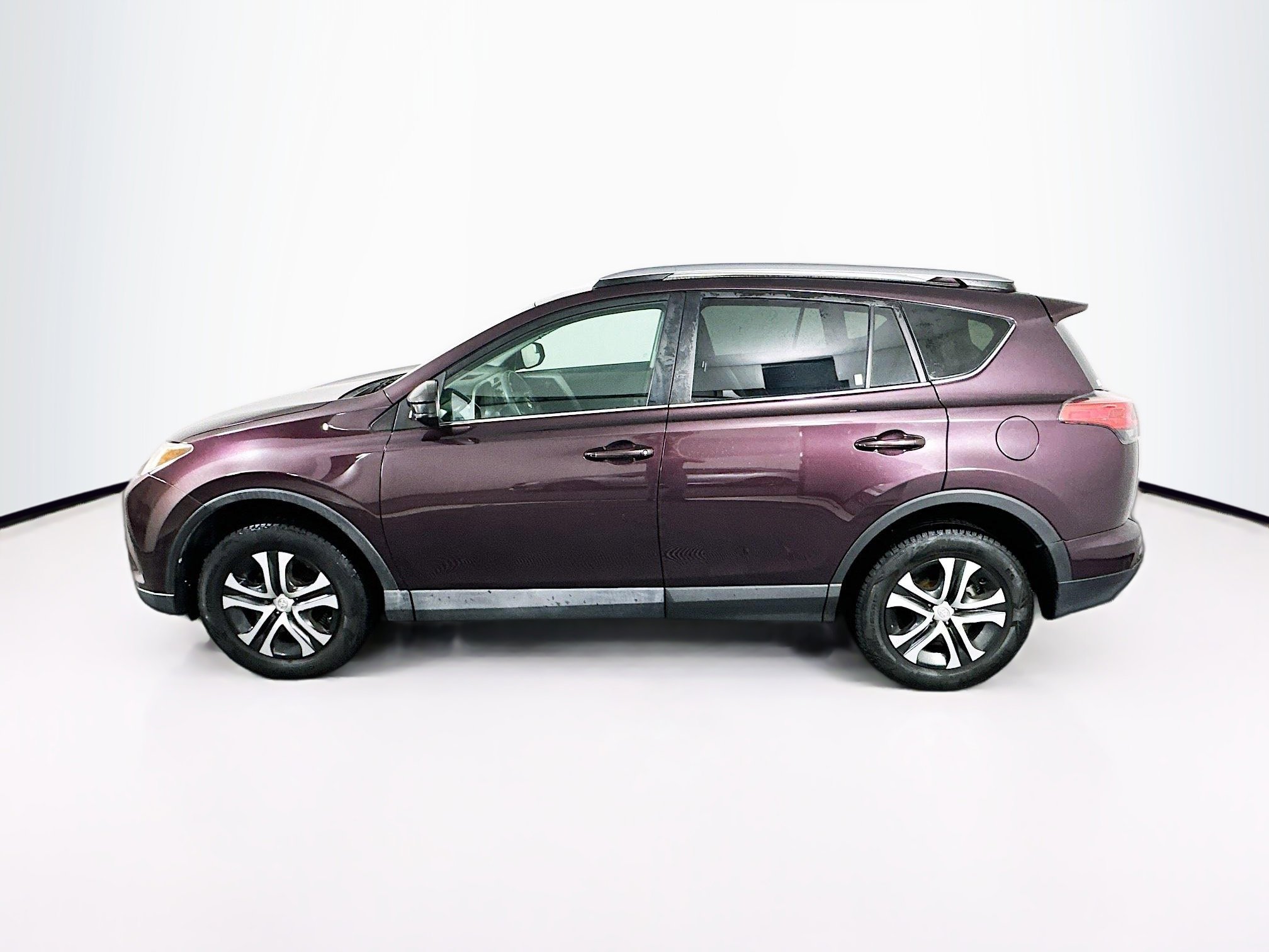 Used 2018 Toyota RAV4 LE w/ All Weather Liner Package FWD image 4