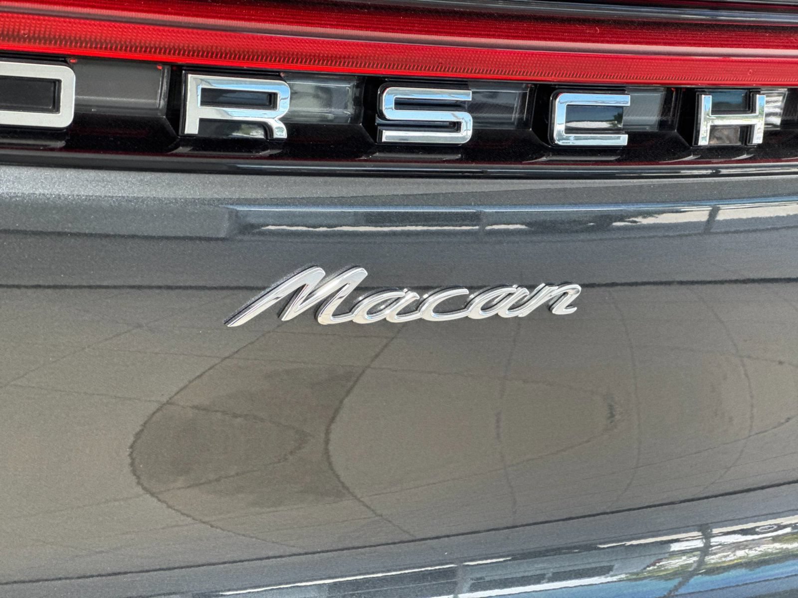Certified 2025 Porsche Macan w/ Premium Package Plus AWD/4WD image 28
