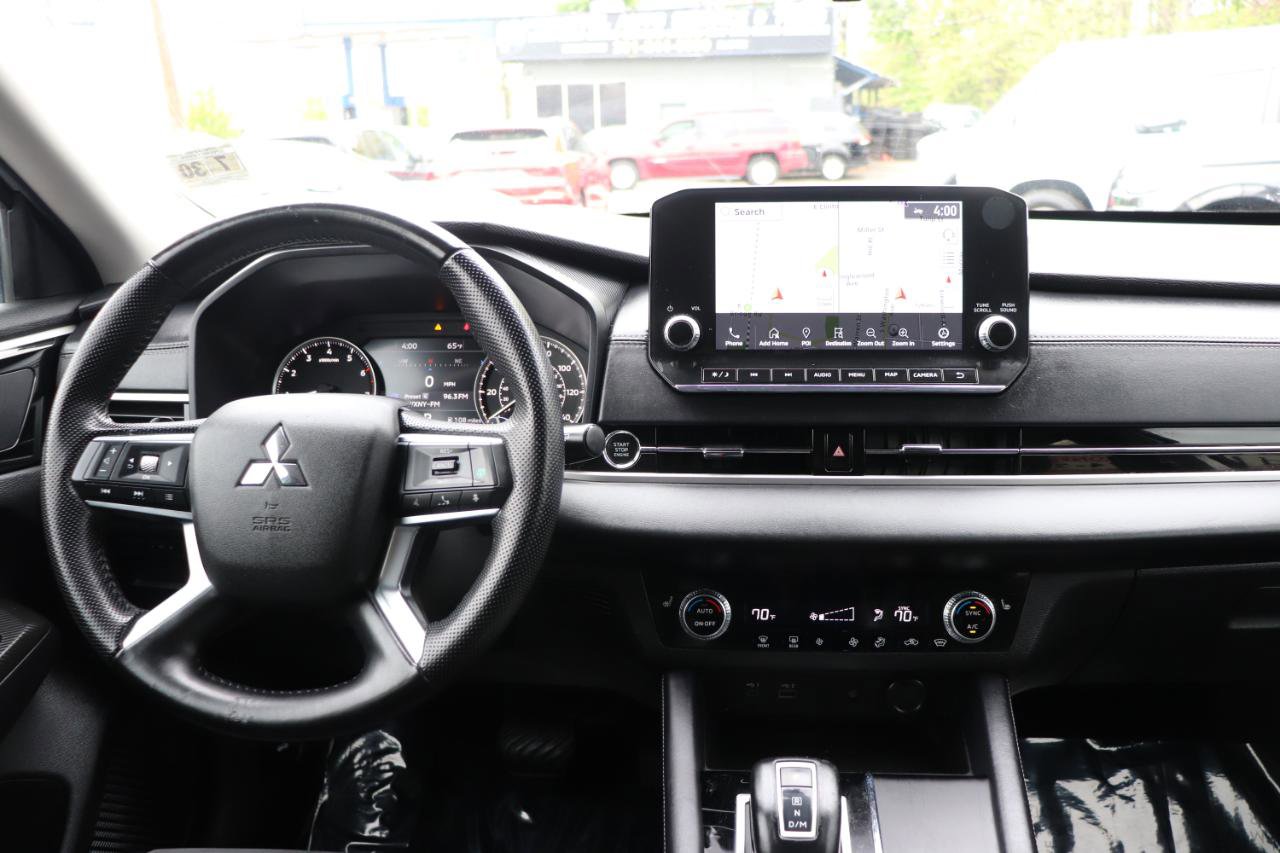 Used 2024 Mitsubishi Outlander AWD image 19