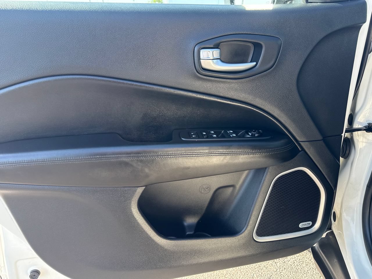 Used 2021 Jeep Compass Latitude w/ Sun and Sound Group AWD/4WD image 15