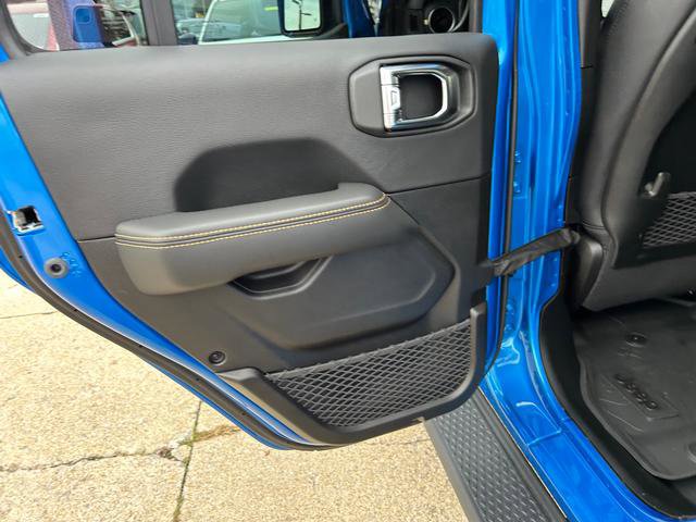 New 2025 Jeep Gladiator High Tide image 9