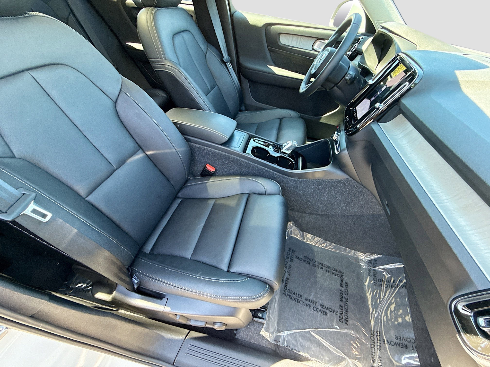 Used 2025 Volvo XC40 B5 Ultra image 15