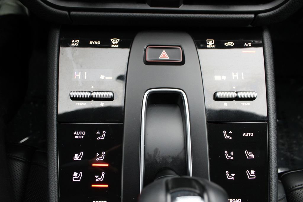 Used 2022 Porsche Macan image 23