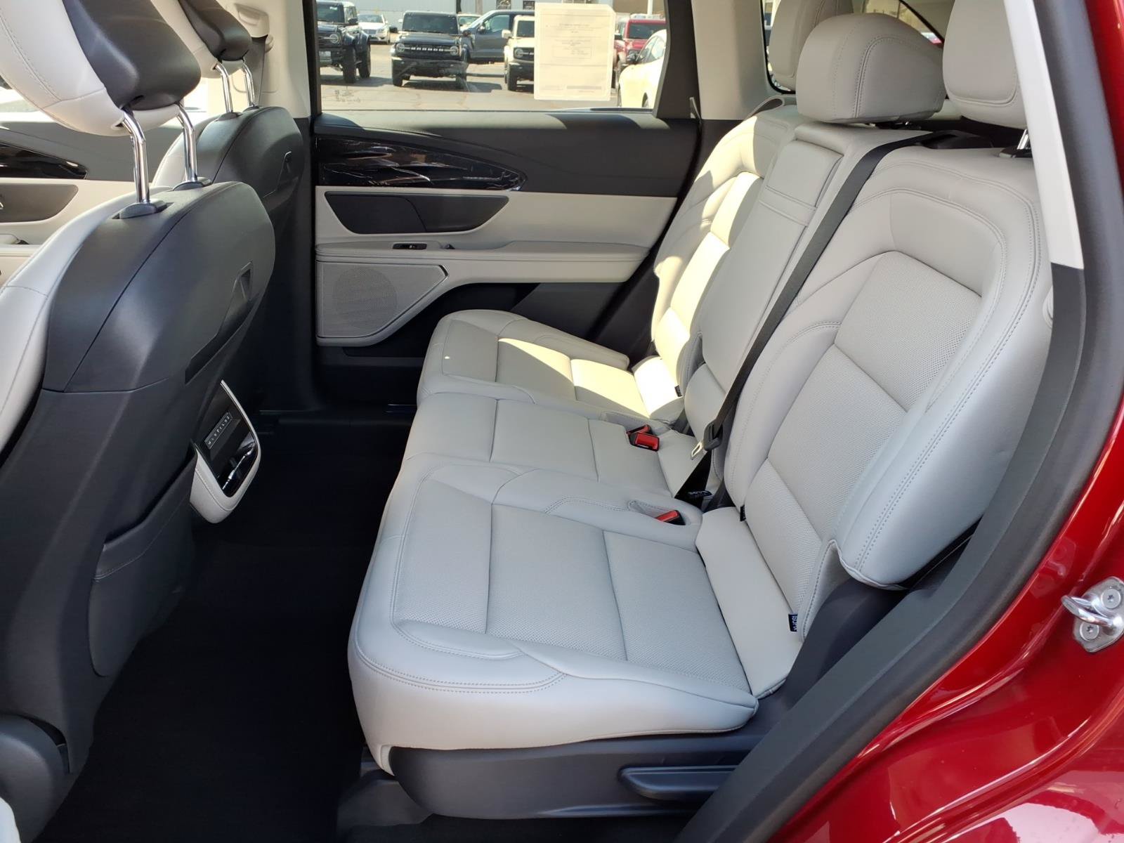 New 2026 Lincoln Nautilus Premier AWD/4WD image 6