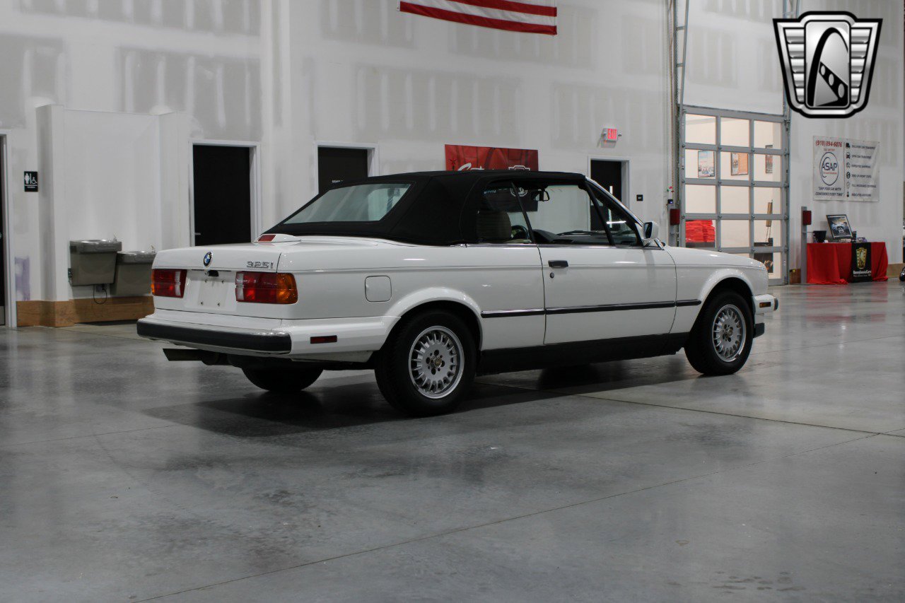 Used 1988 BMW 325i Convertible image 13