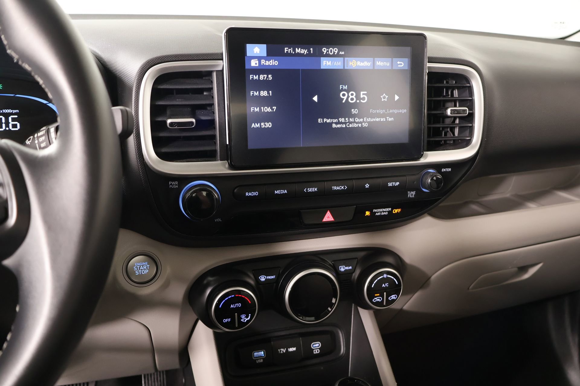 Used 2025 Hyundai Venue SEL FWD image 5